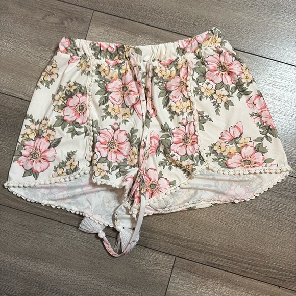 Ardene Pants - Ardene floral light weight shorts